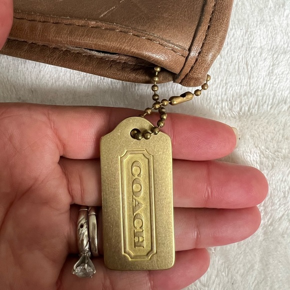 Vintage Coach Tan Leather Slim Wrislet Clutch - Picture 4 of 15